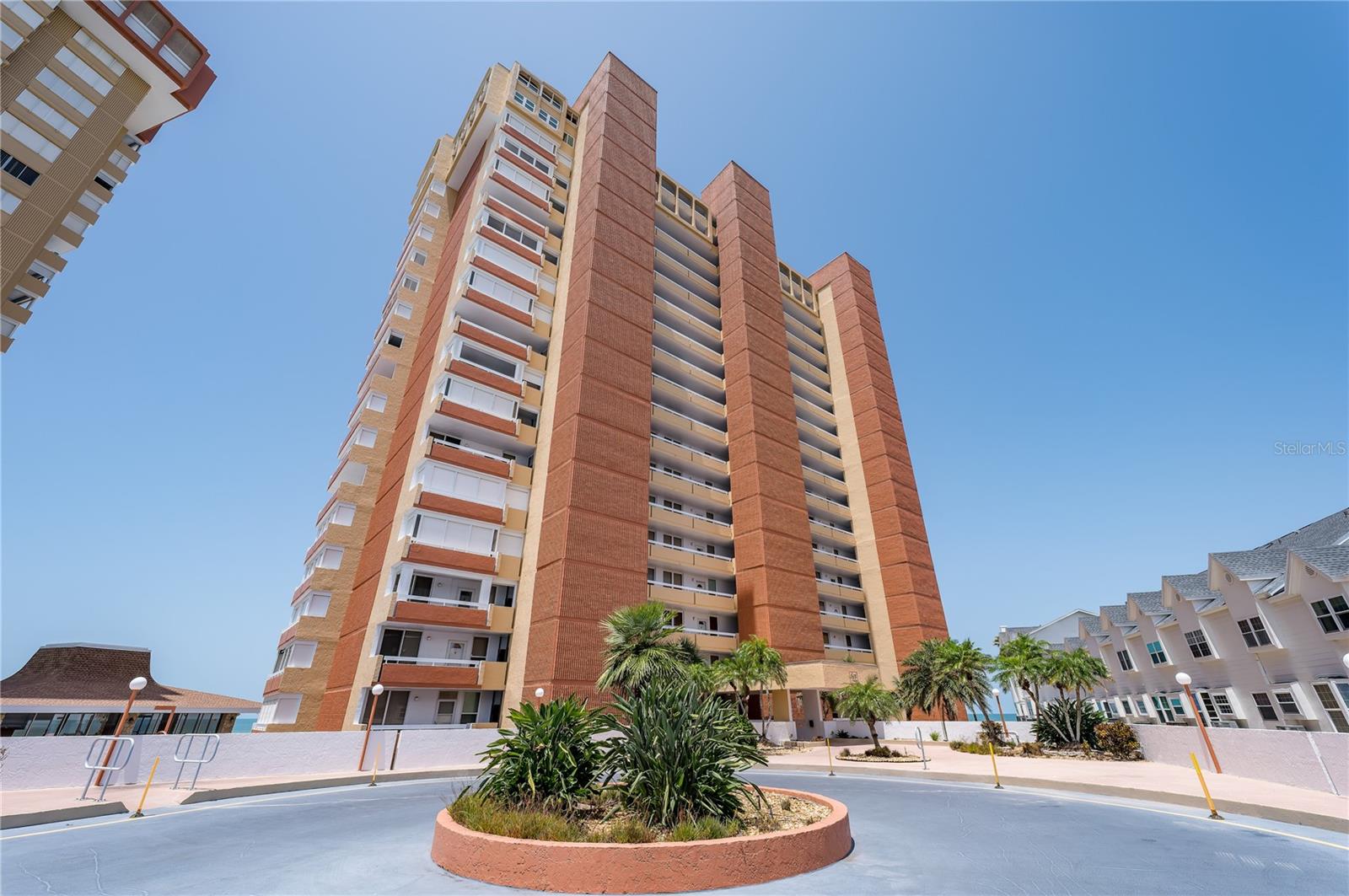 REDINGTON TOWERS 3 CONDO - Residential