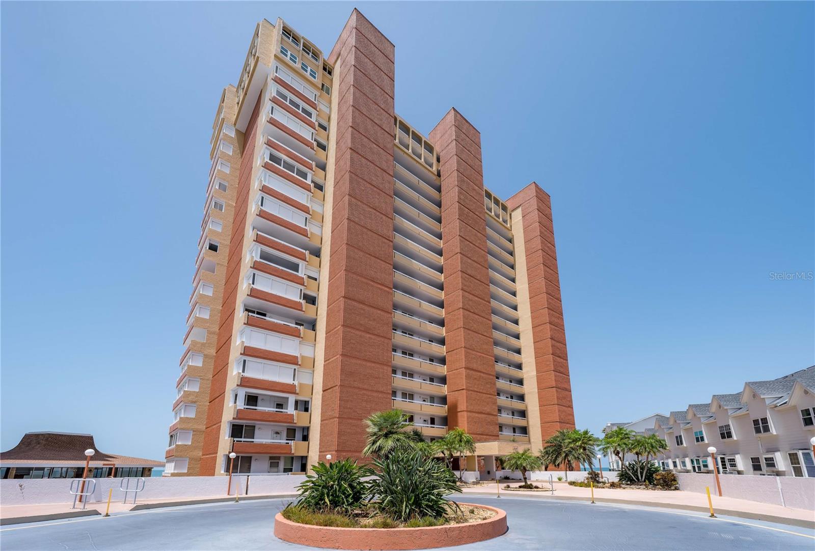 REDINGTON TOWERS 3 CONDO - Residential