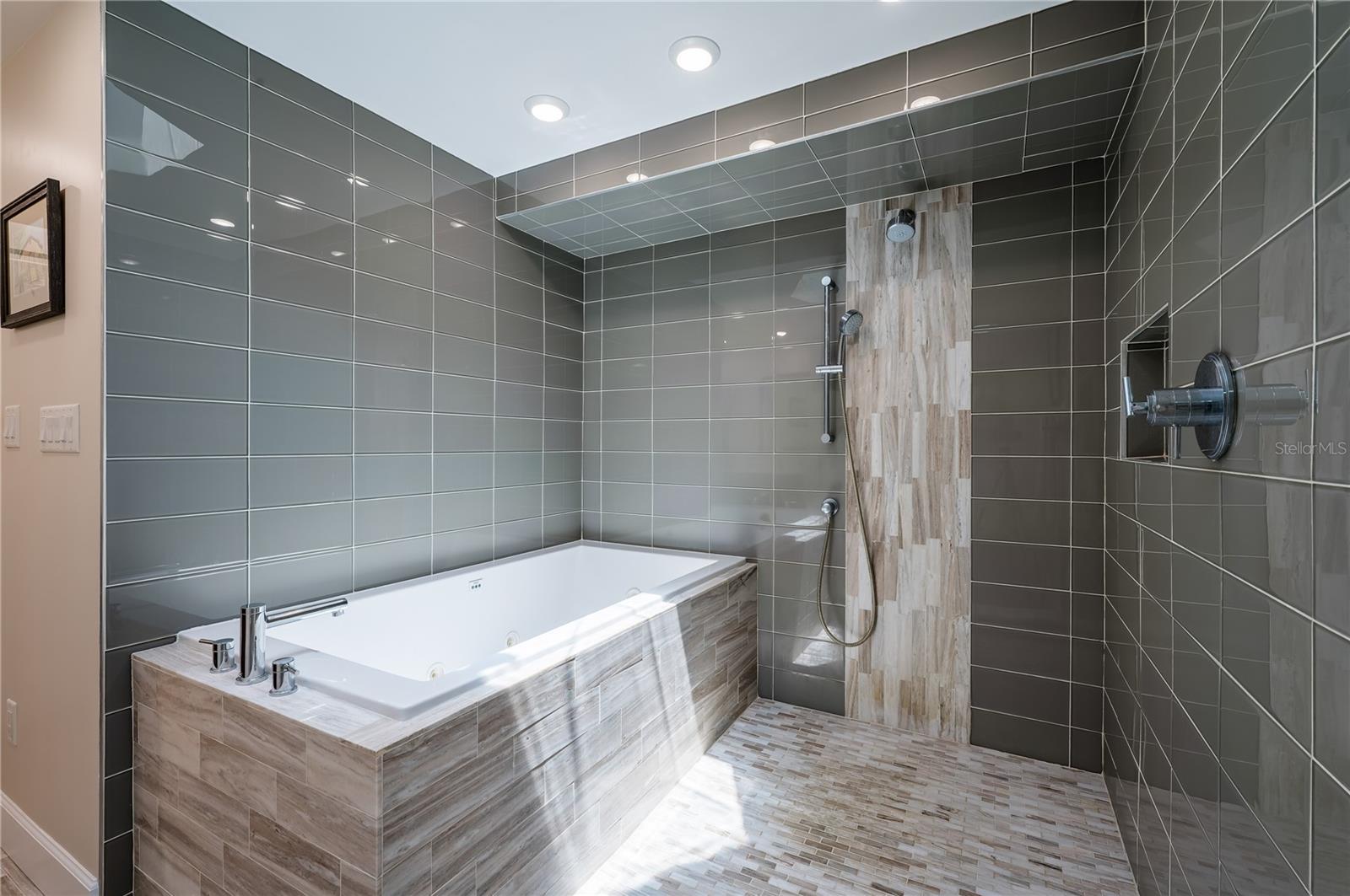 REDINGTON TOWERS 3 CONDO - Residential