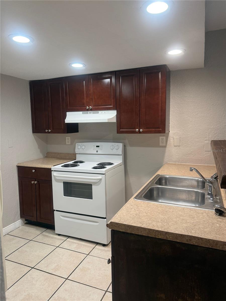 EAGLE MANOR - Residential Lease
