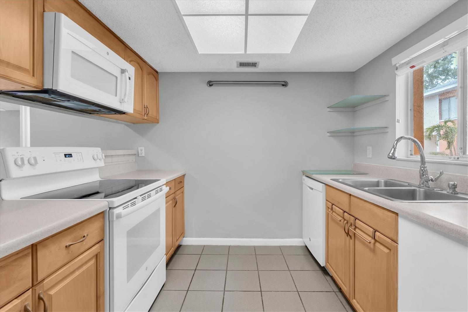 PINE RUSH VILLAS CONDO - Residential