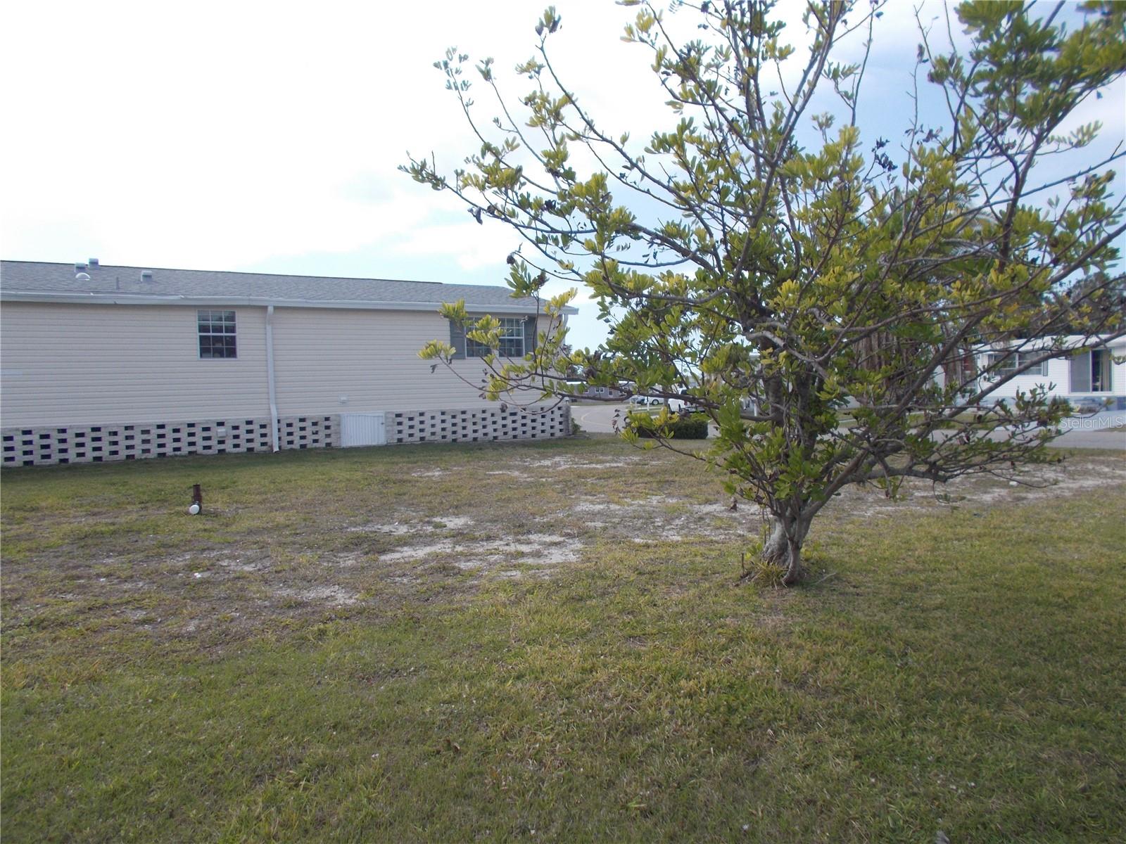 HOLIDAY PARK - Land