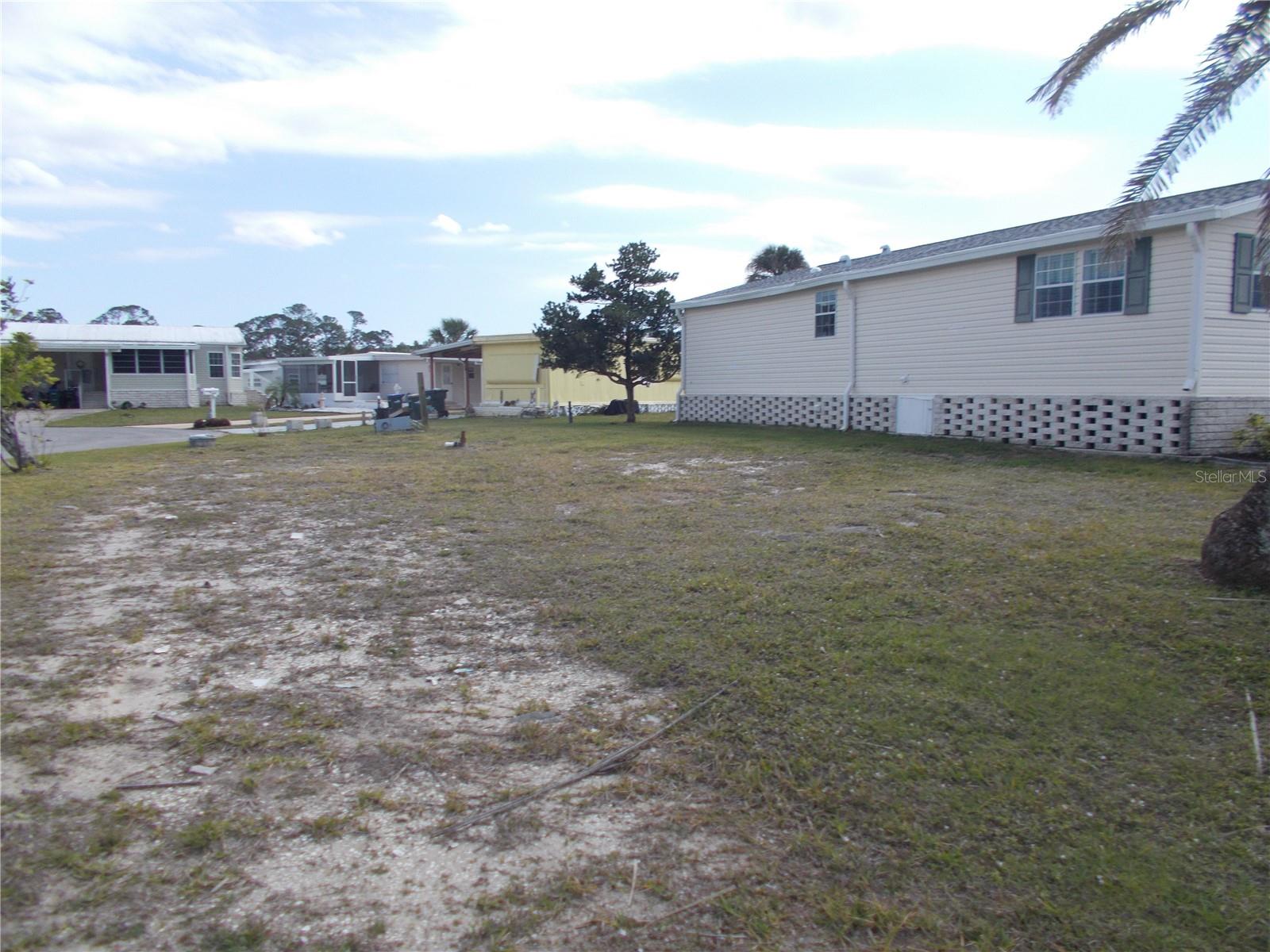 HOLIDAY PARK - Land
