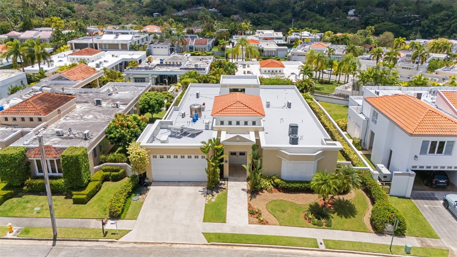 LOS PASEOS, CUPEY - Residential