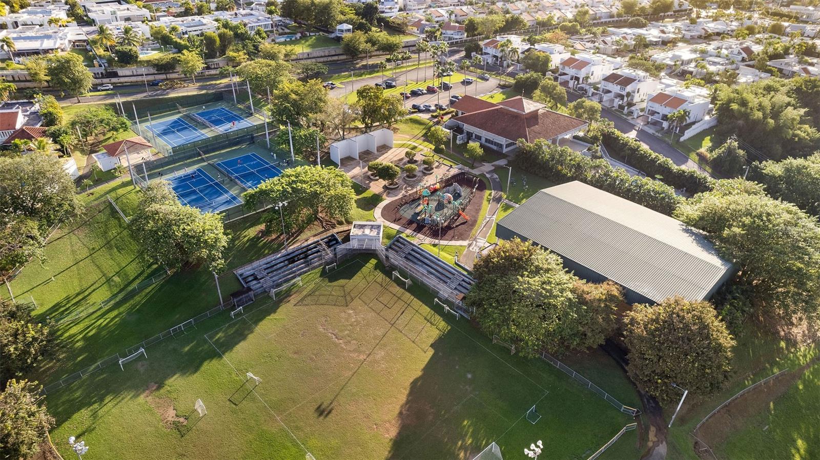 LOS PASEOS, CUPEY - Residential