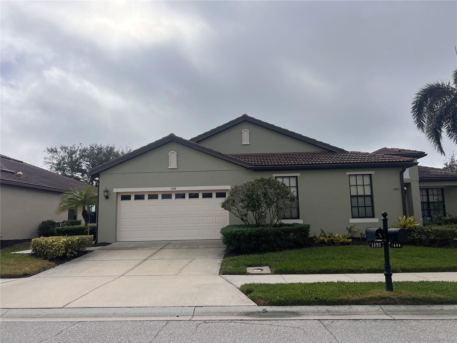 VENETIAN FALLS - Residential