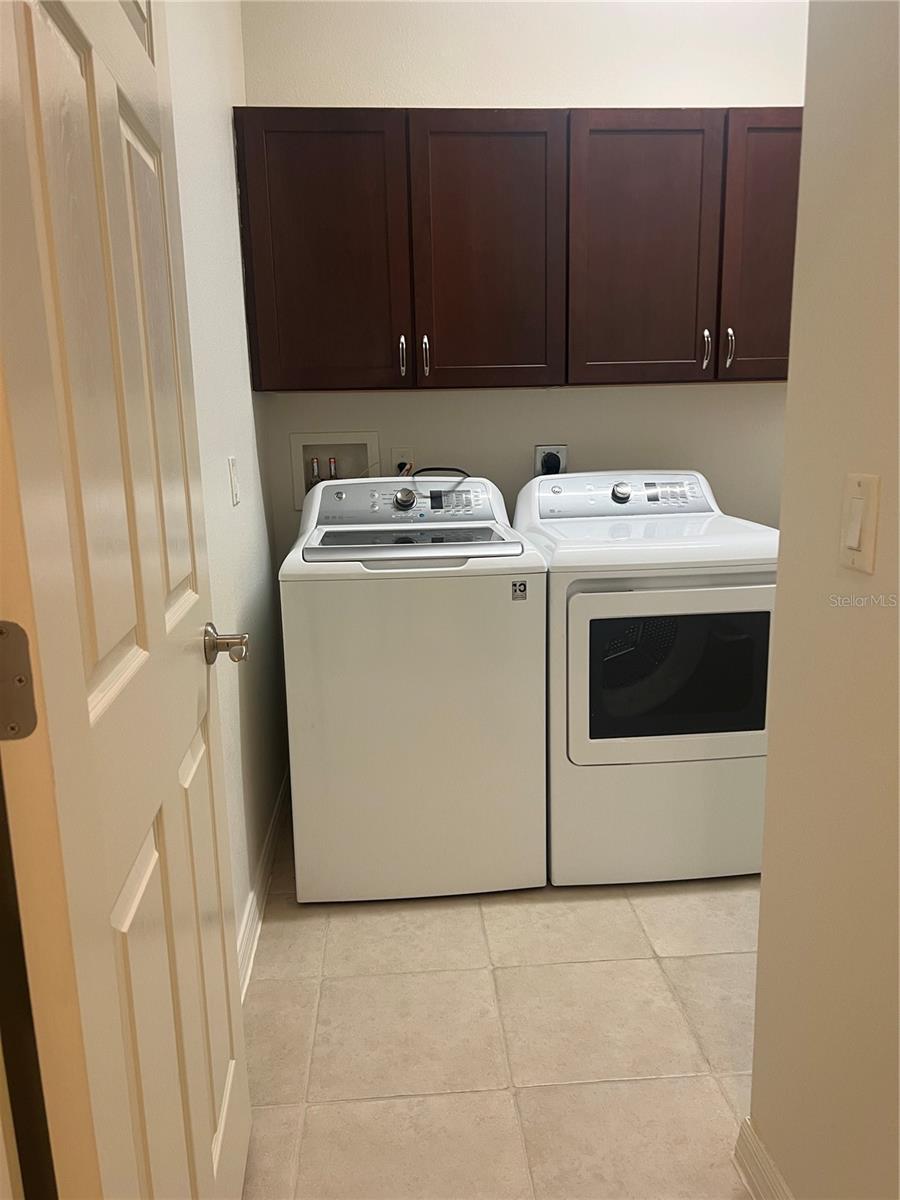 VENETIAN FALLS - Residential