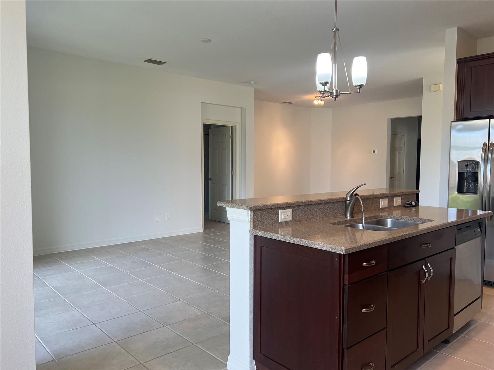VENETIAN FALLS - Residential