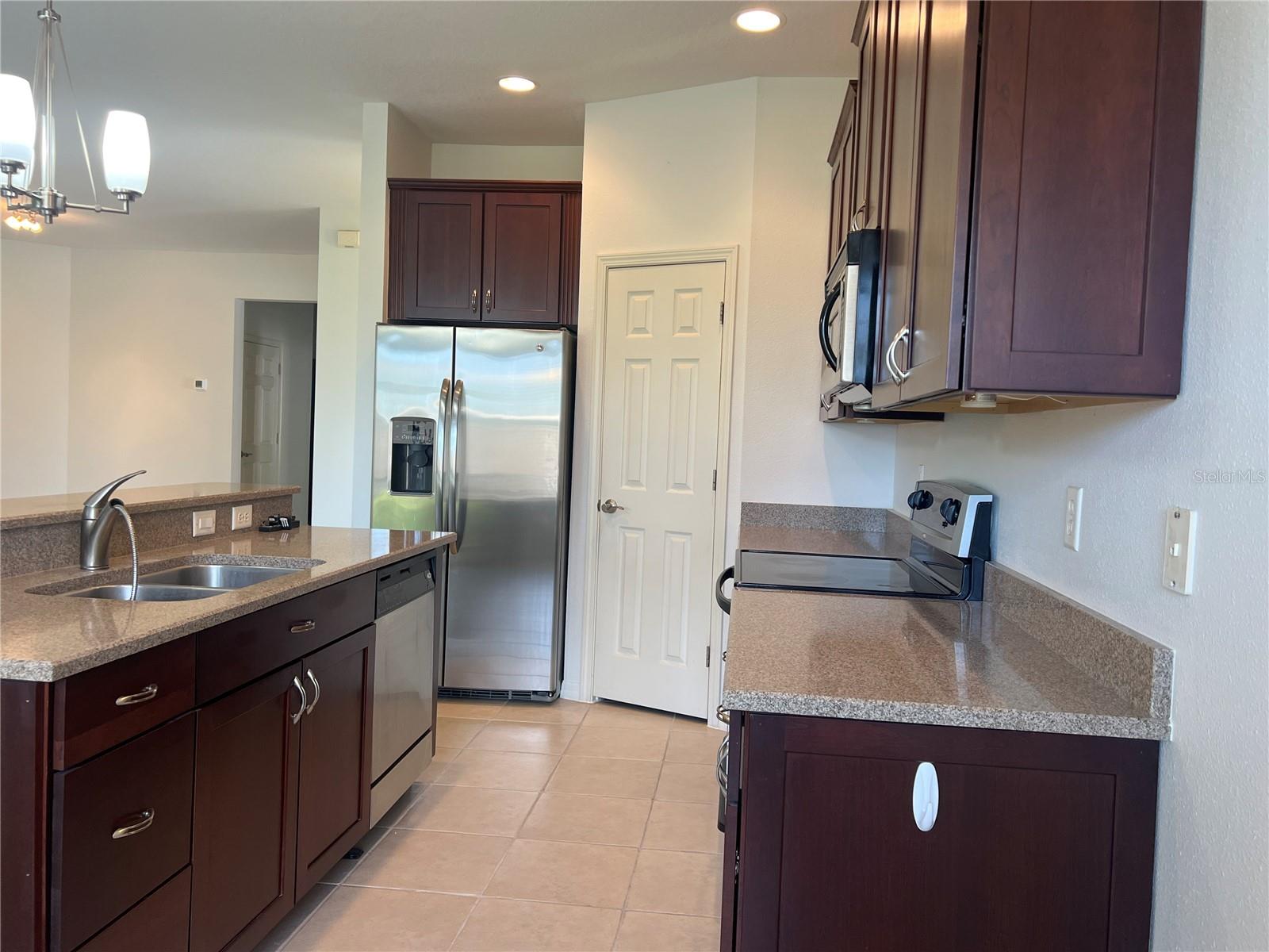 VENETIAN FALLS - Residential