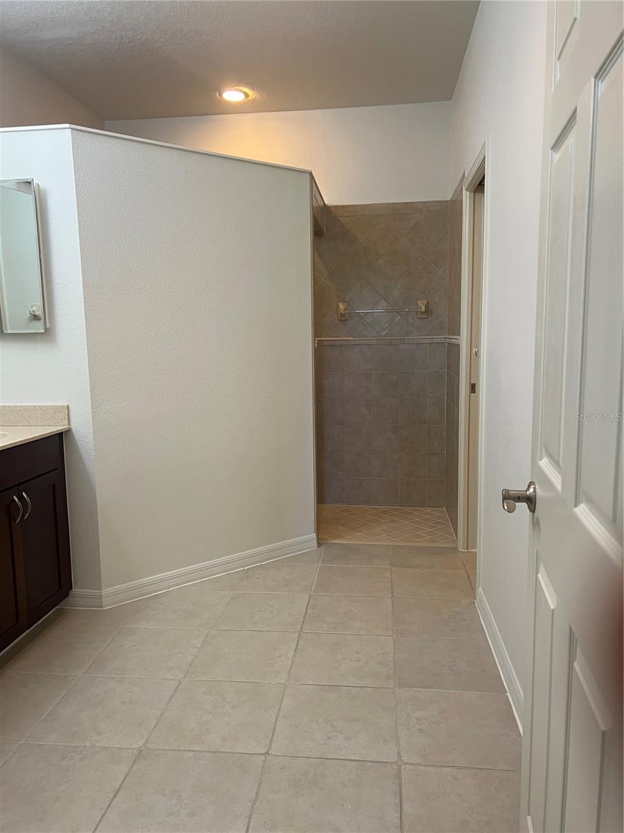 VENETIAN FALLS - Residential