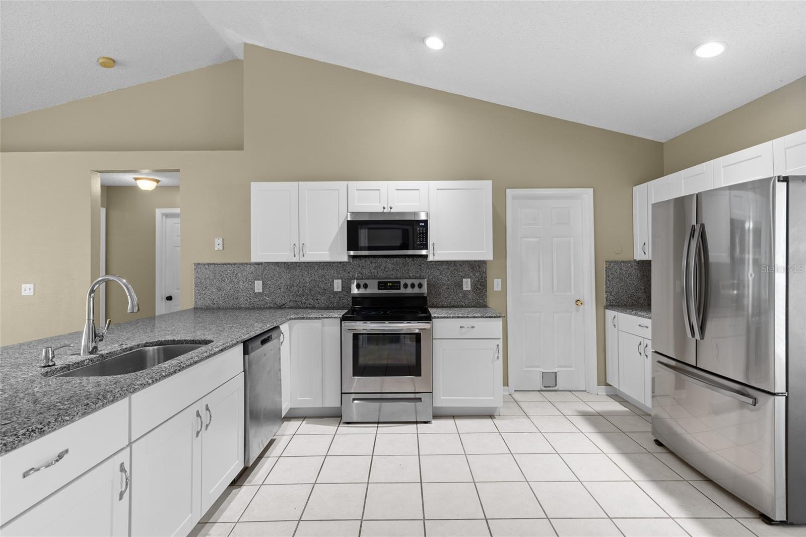 GROVELAND HIDDEN LAKES ESTATES - Residential
