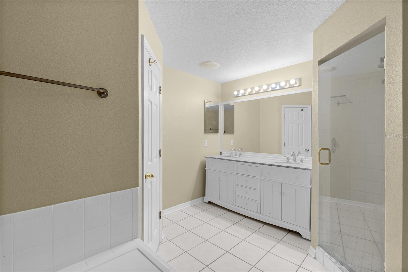 GROVELAND HIDDEN LAKES ESTATES - Residential