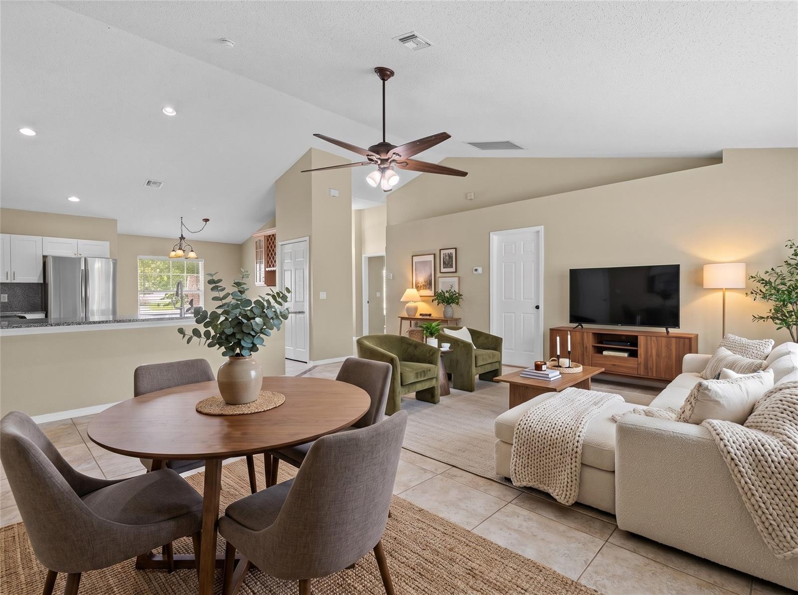 GROVELAND HIDDEN LAKES ESTATES - Residential