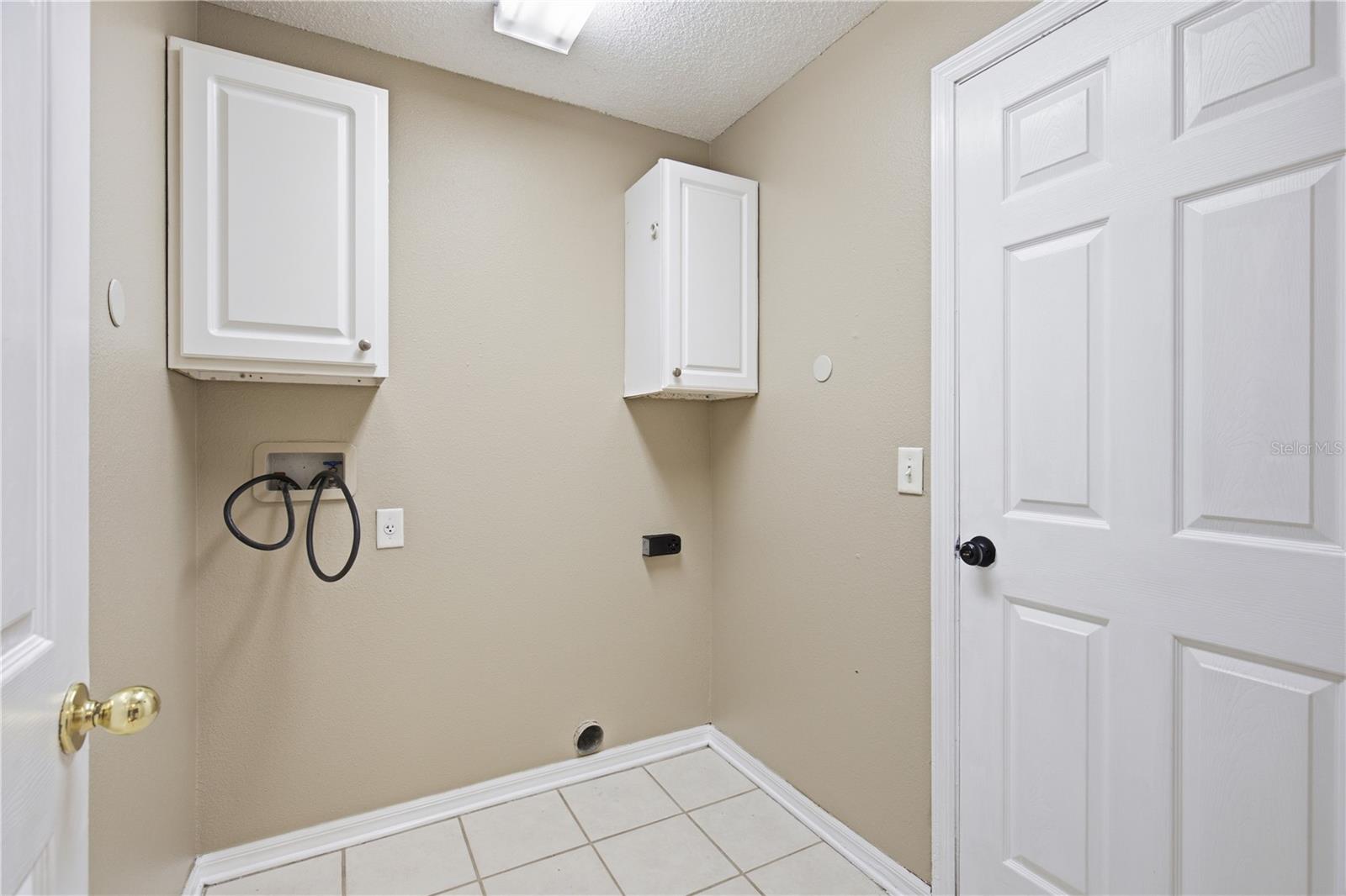 GROVELAND HIDDEN LAKES ESTATES - Residential