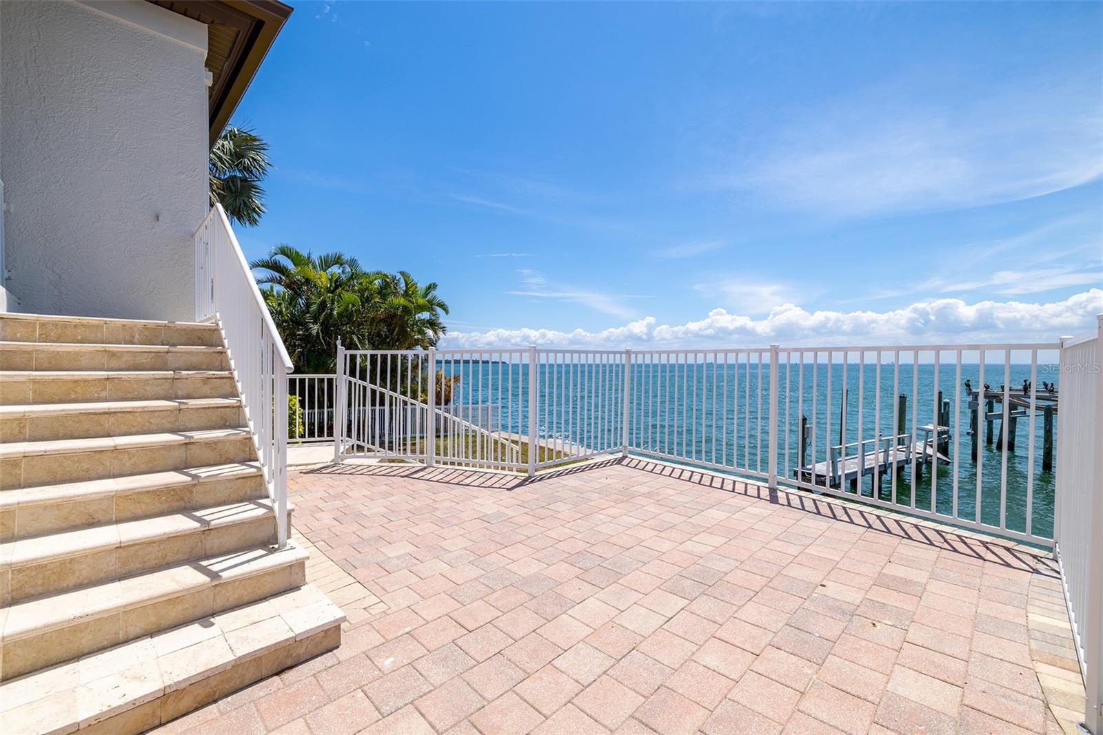 PARADISE POINTE - Residential