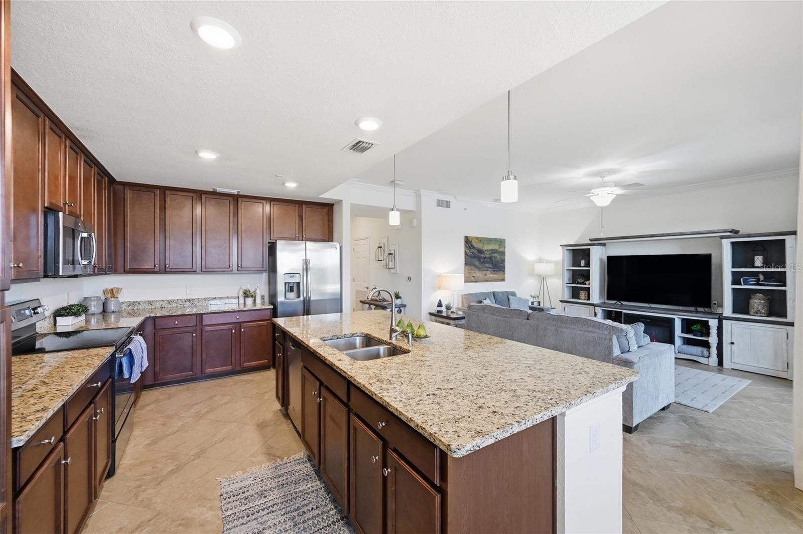 LAKEWOOD NATIONAL - Residential