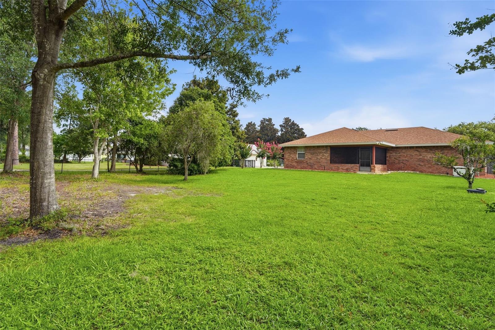 LAKESHORE TRAILS - Residential