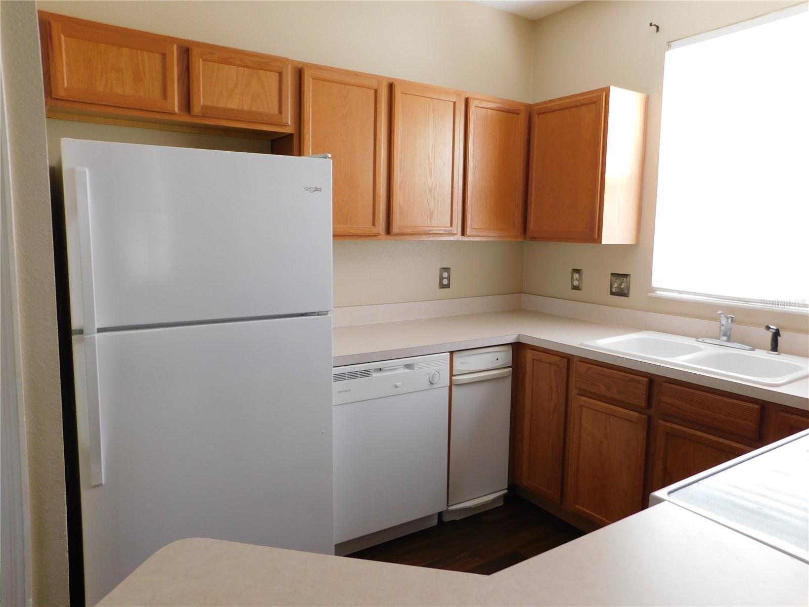 COUNTRY CHASE - Residential Lease