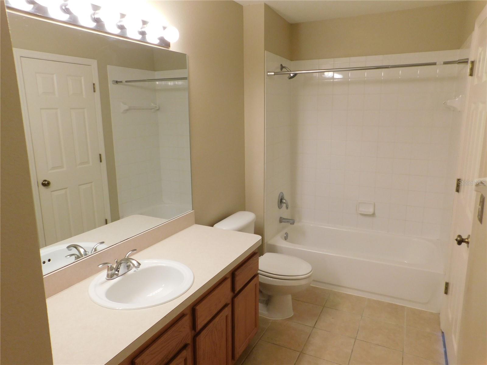 COUNTRY CHASE - Residential Lease