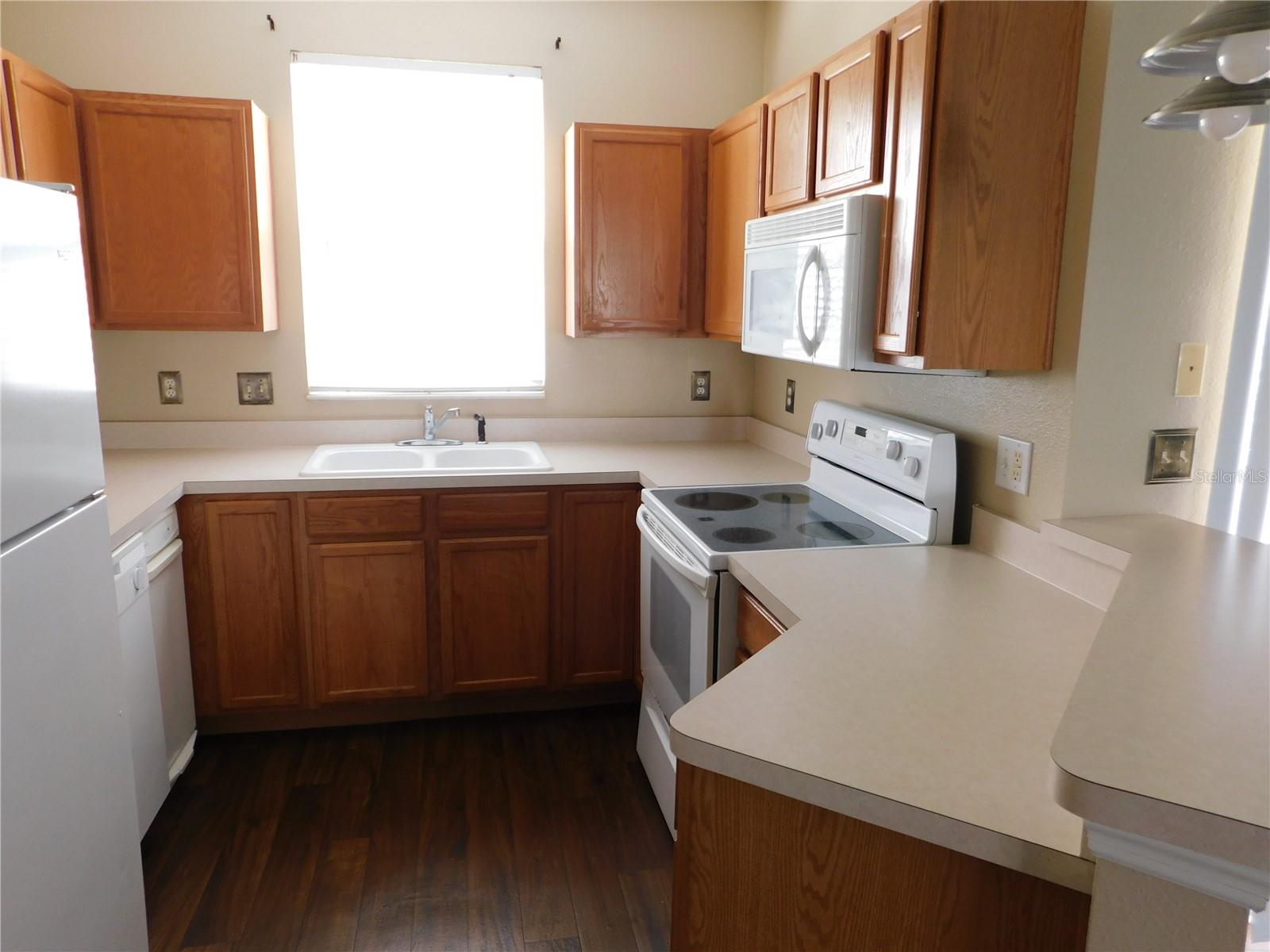COUNTRY CHASE - Residential Lease