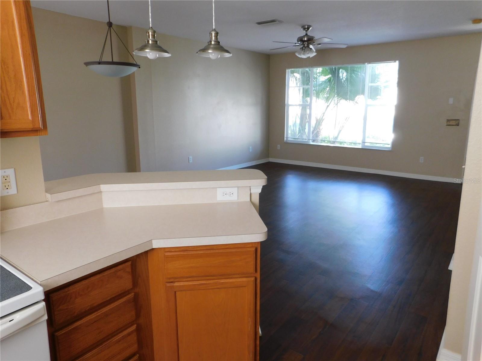COUNTRY CHASE - Residential Lease