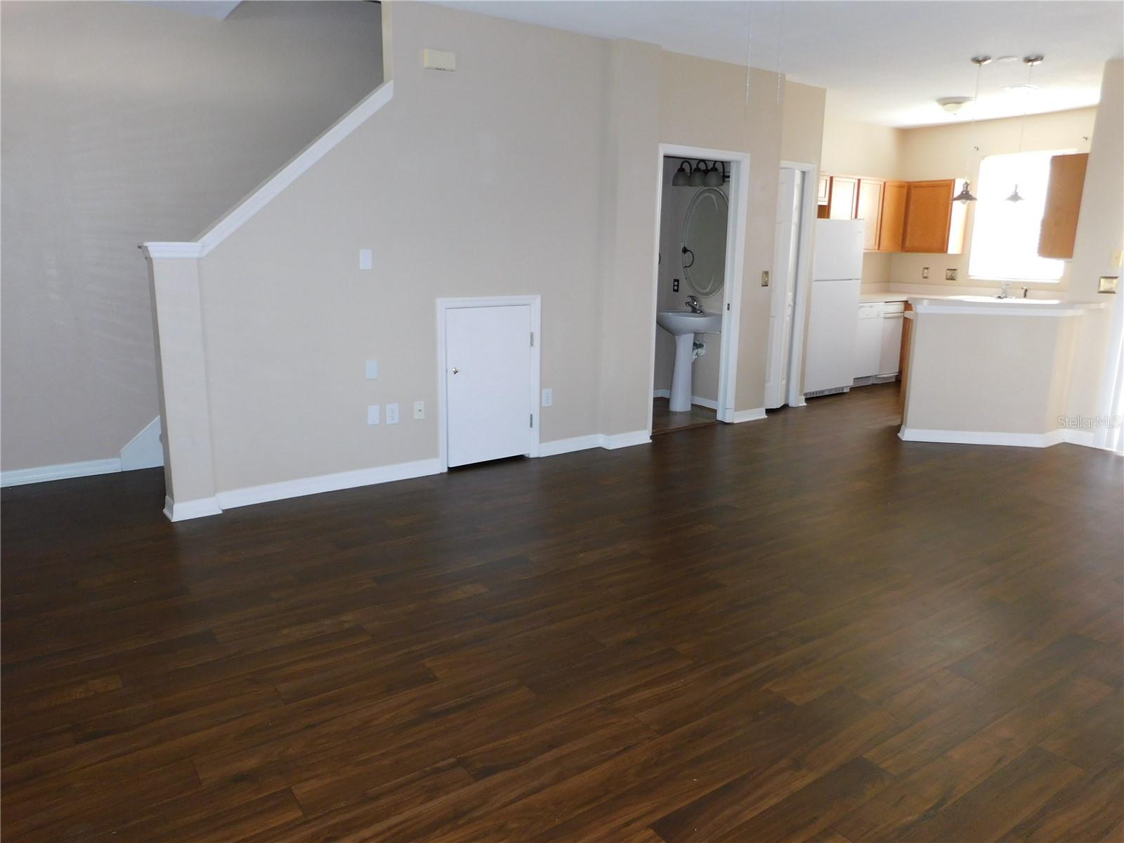COUNTRY CHASE - Residential Lease
