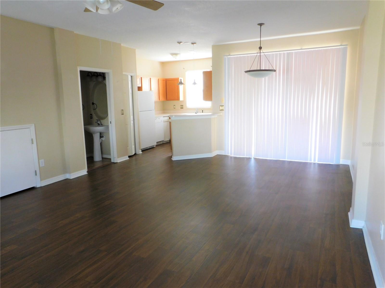 COUNTRY CHASE - Residential Lease