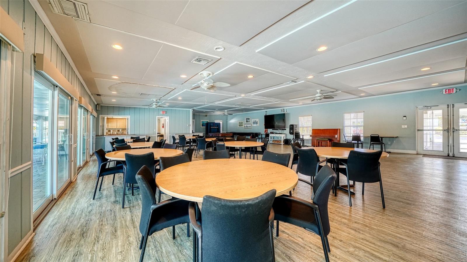 STRATHMORE RIVERSIDE VILLAS - Residential