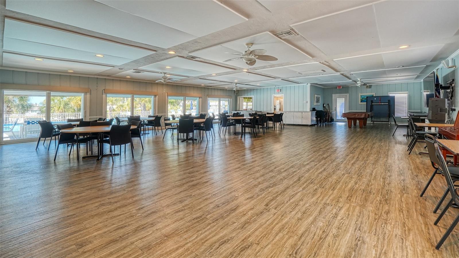 STRATHMORE RIVERSIDE VILLAS - Residential