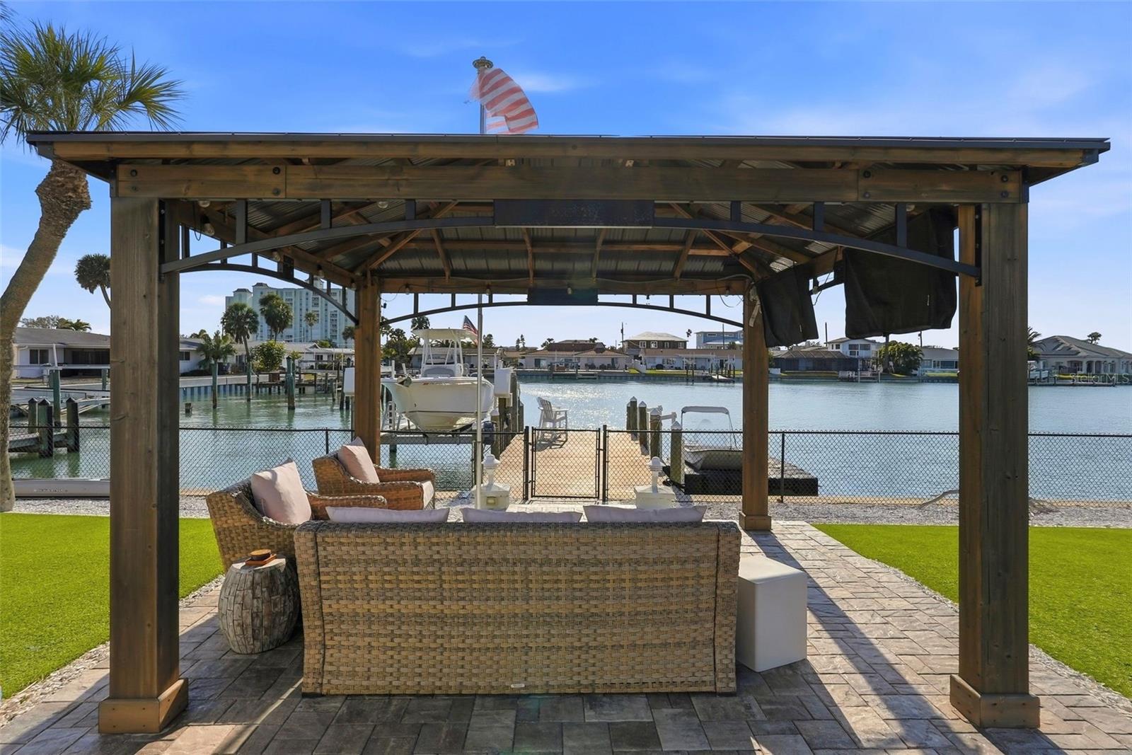 THREE PALMS POINT - Residential
