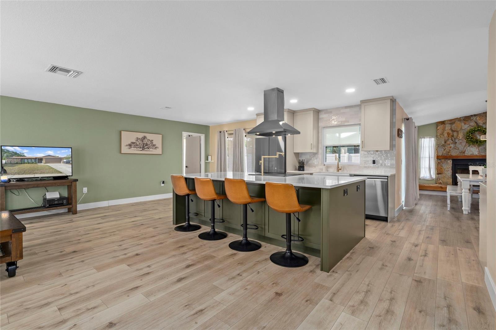 LAUREL OAK WOODS - Residential