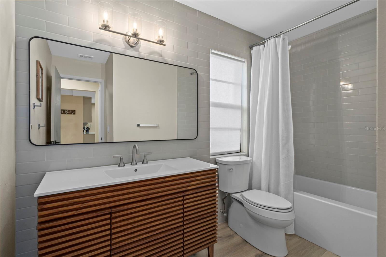 LAUREL OAK WOODS - Residential