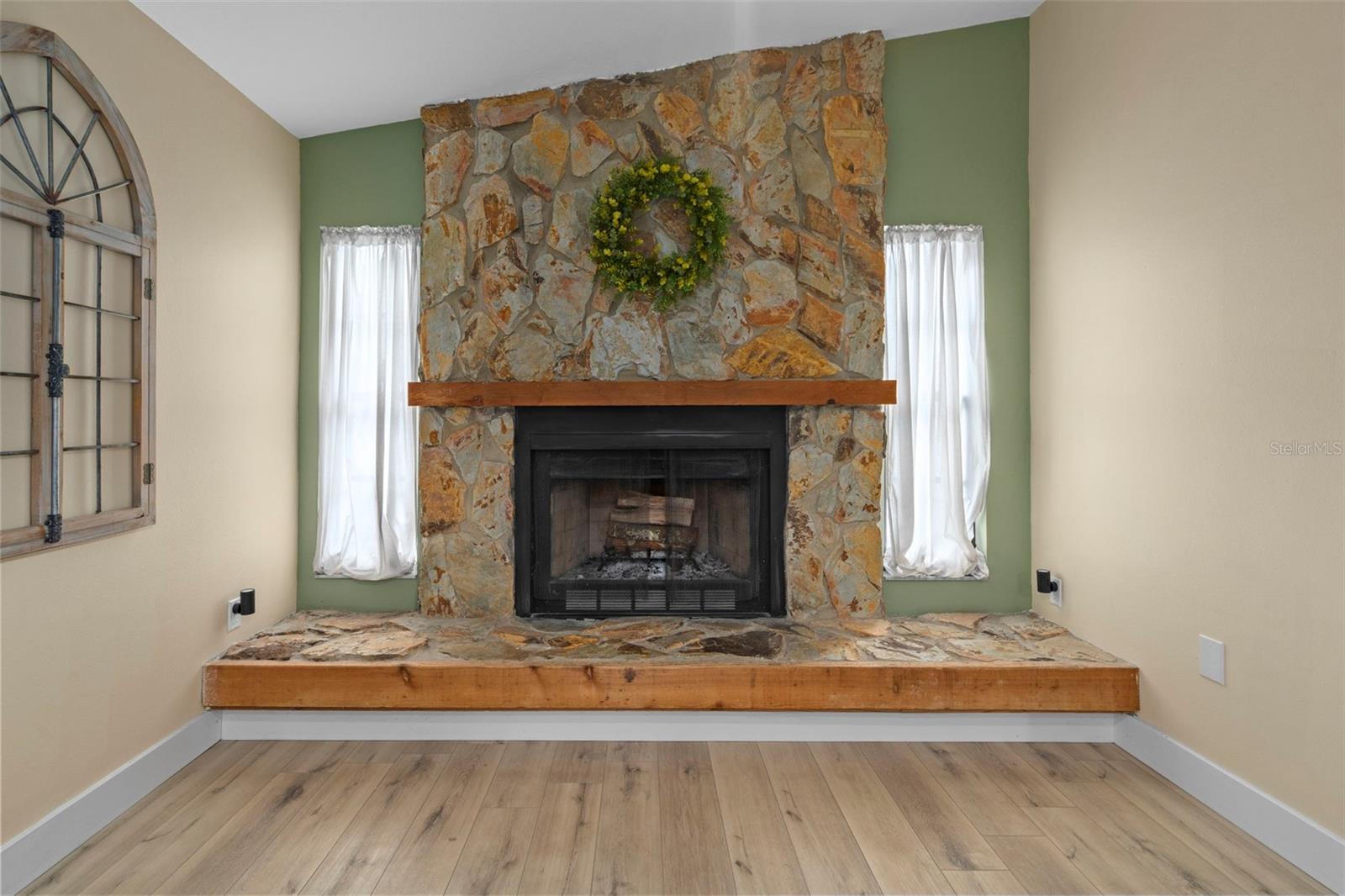 LAUREL OAK WOODS - Residential