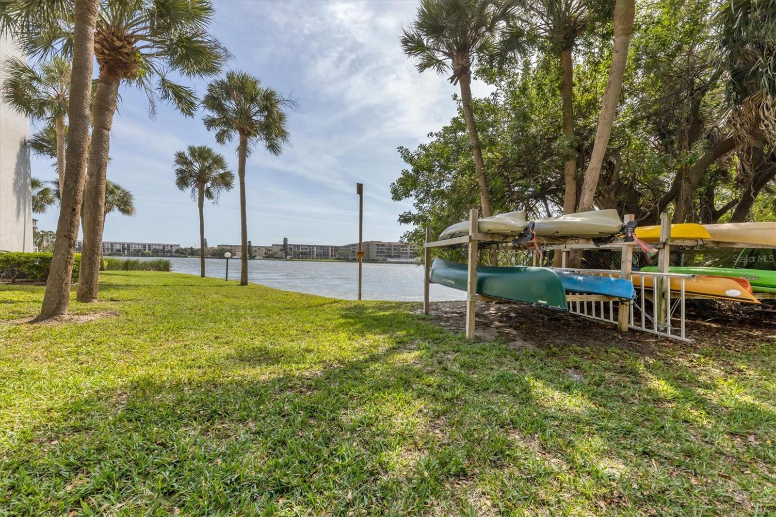 BAYSHORE ON THE LAKE APTS III SEC2 - Residential