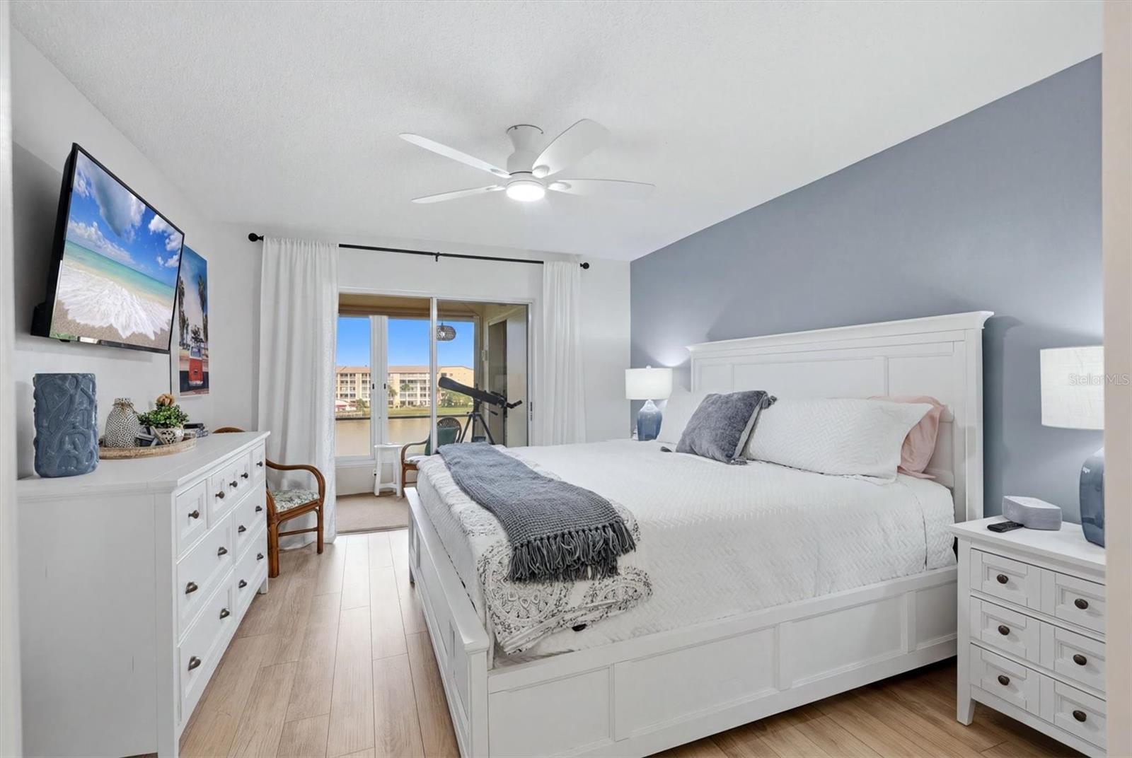 BAYSHORE ON THE LAKE APTS III SEC2 - Residential
