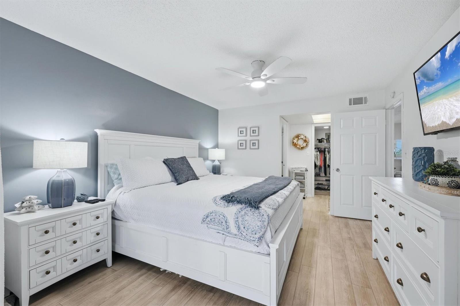 BAYSHORE ON THE LAKE APTS III SEC2 - Residential