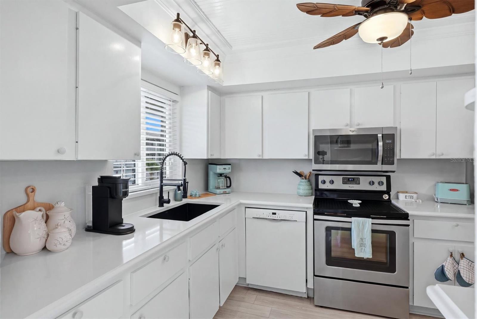 BAYSHORE ON THE LAKE APTS III SEC2 - Residential