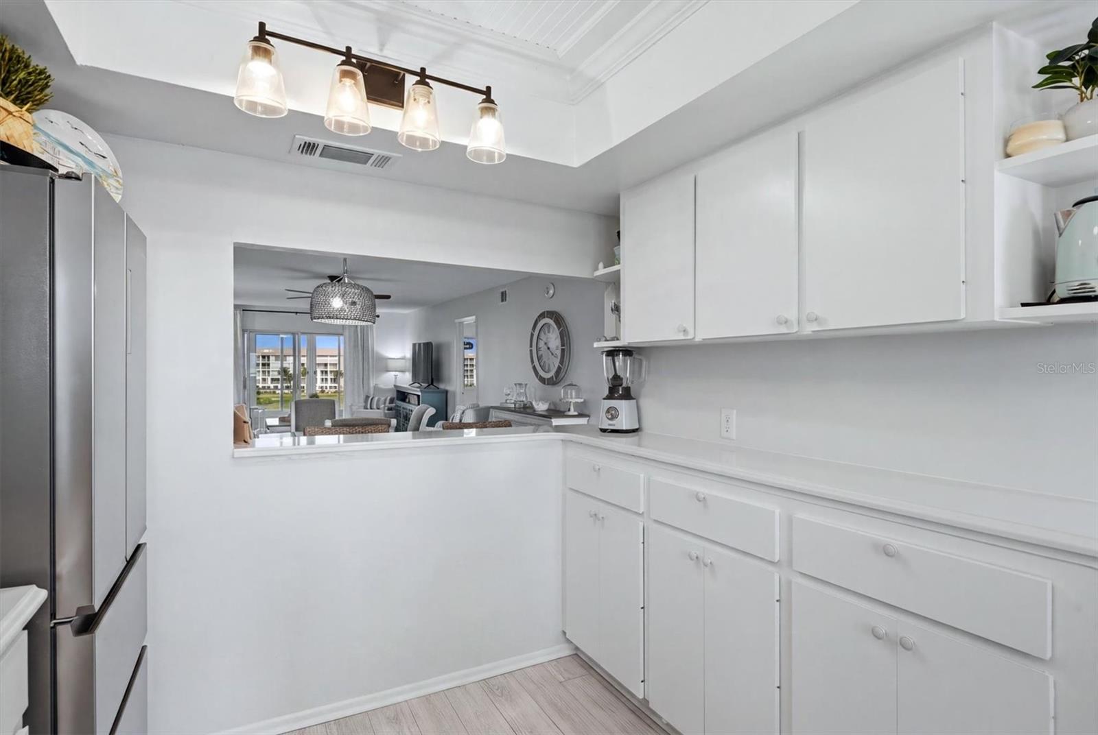 BAYSHORE ON THE LAKE APTS III SEC2 - Residential