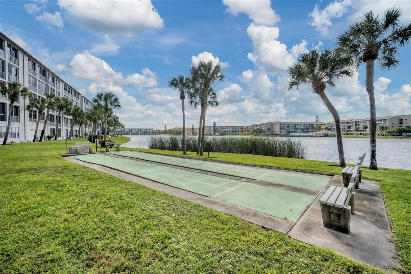BAYSHORE ON THE LAKE APTS III SEC2 - Residential