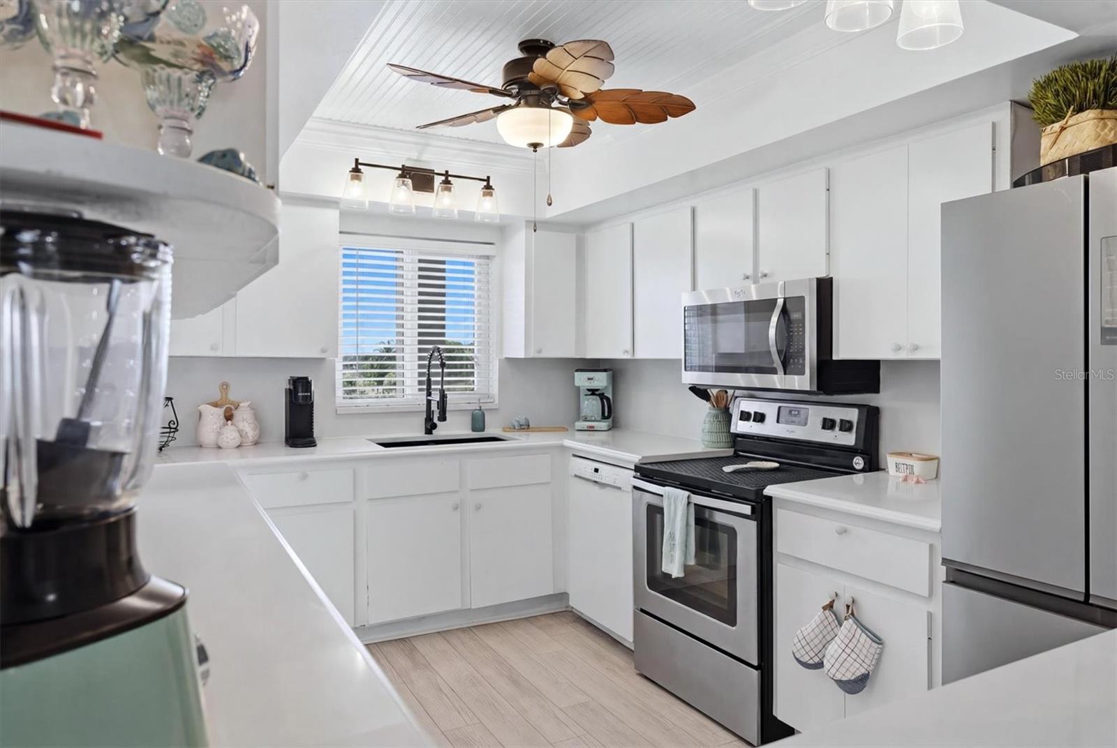 BAYSHORE ON THE LAKE APTS III SEC2 - Residential