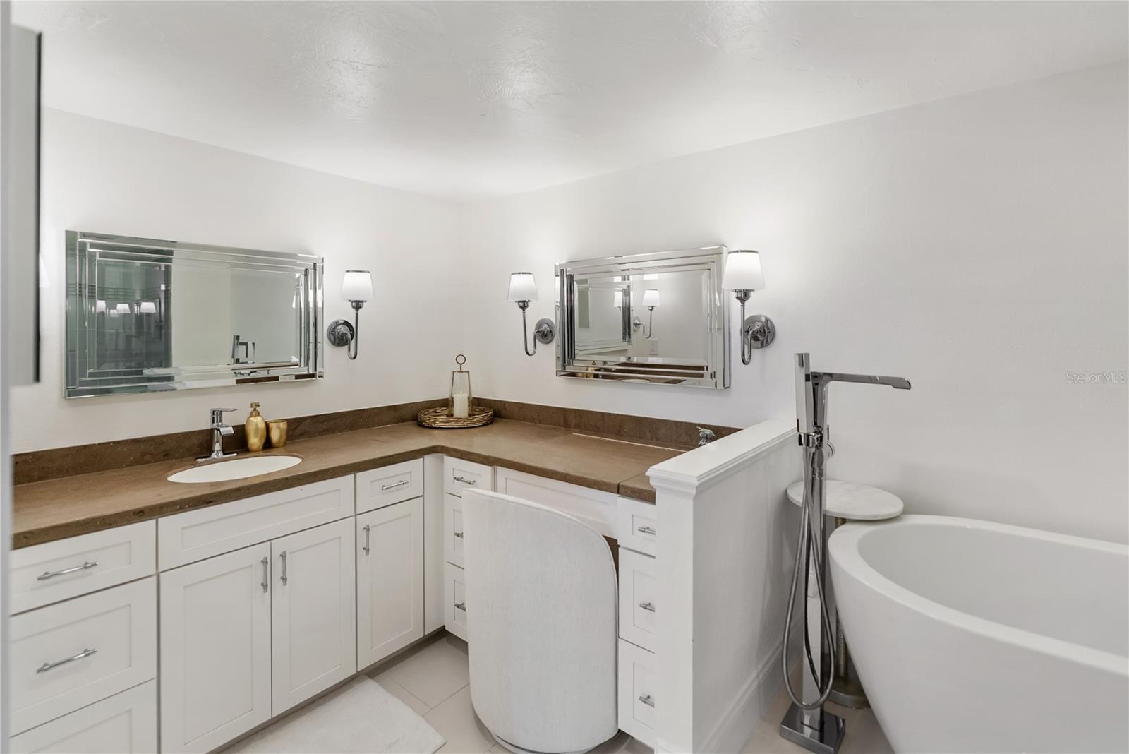 LAWRENCE POINTE I - Residential