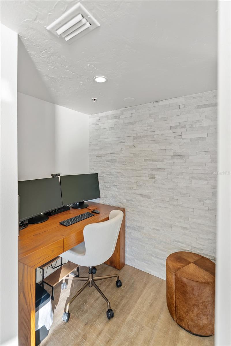 LAWRENCE POINTE I - Residential