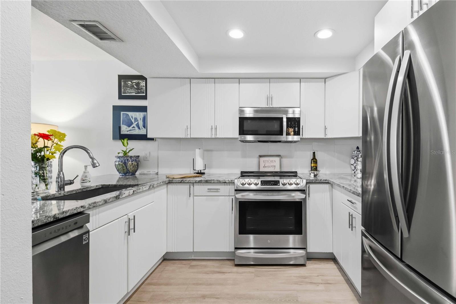 BEACH HARBOR CLUB - Residential