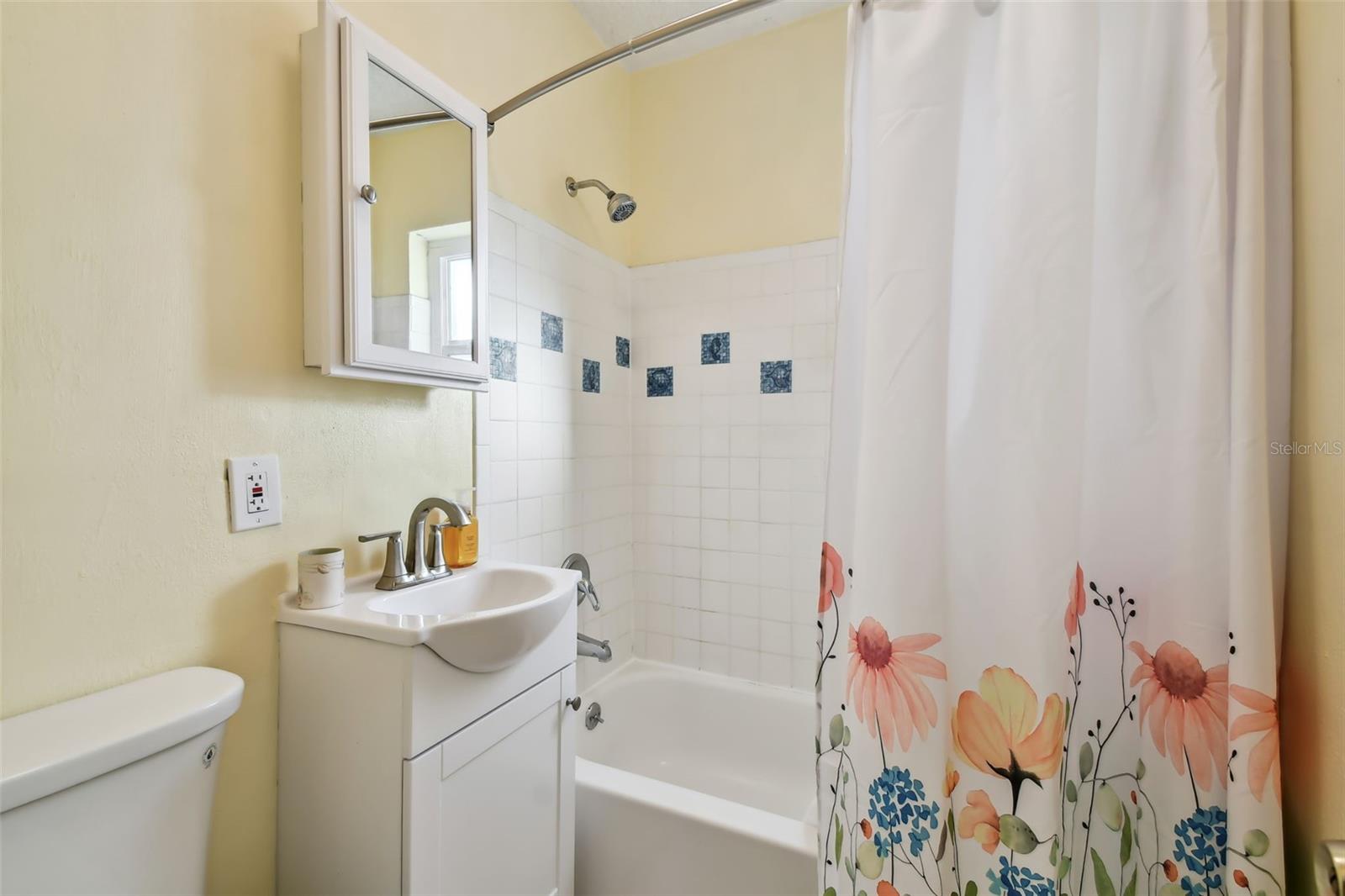 SNELL GARDENS SUB - Residential Lease
