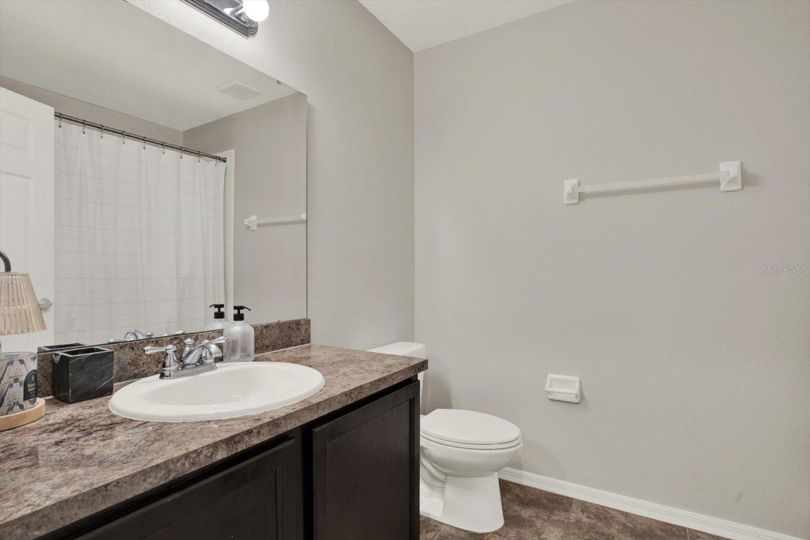 OAKWOOD TERRACE TWNHMS PHAS - Residential Lease