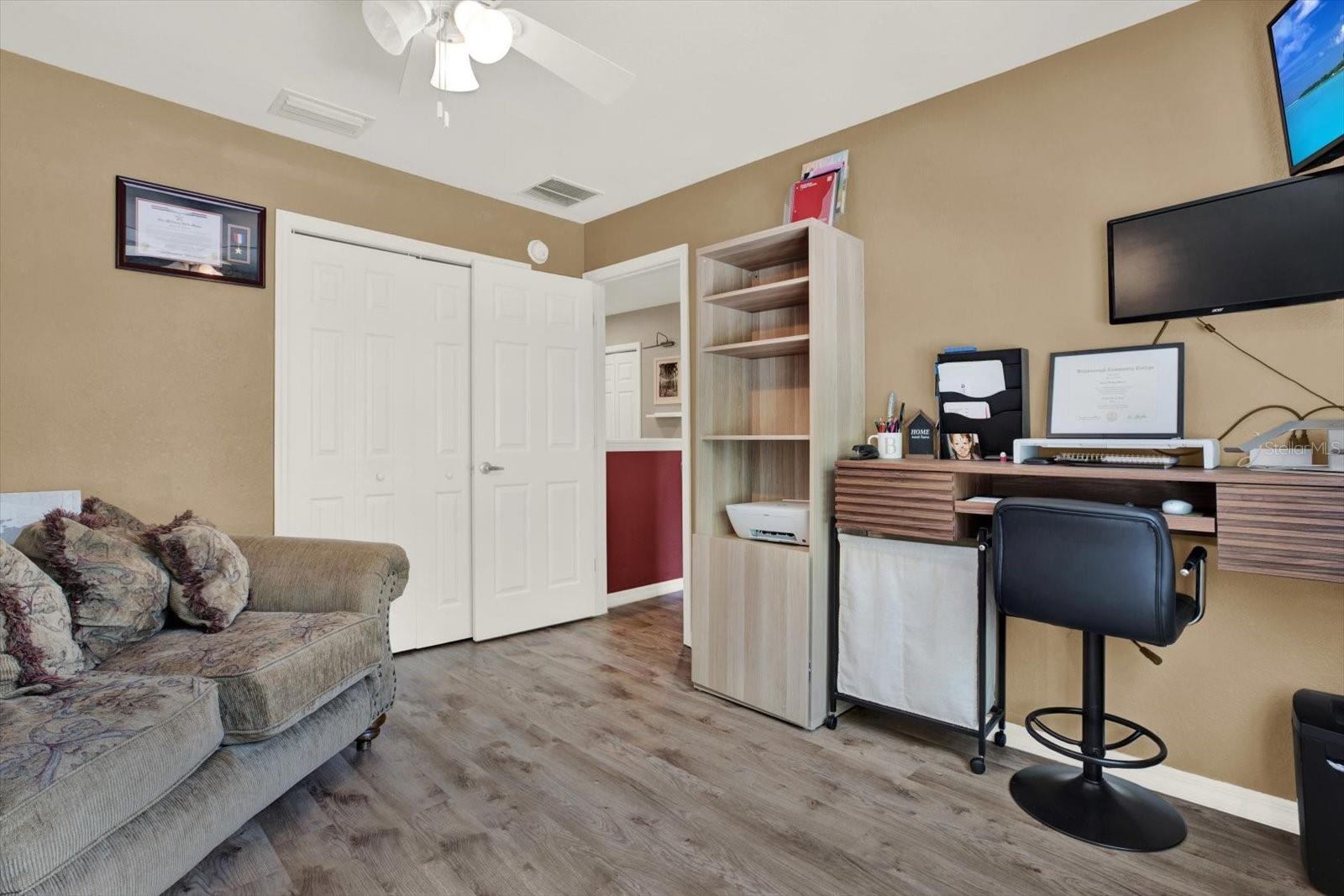 OAKWOOD TERRACE TWNHMS PHAS - Residential Lease