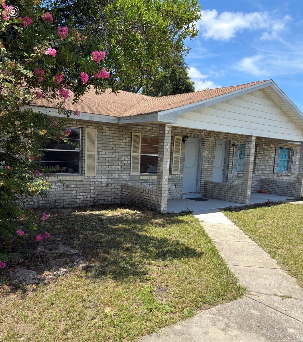 INVESTMENT OPPORTUNITY-FIXER UPPER! 
Discover a solid income-producing opportunity with this duplex located just minutes from downtown Lake Alfred. This property is ideal for an investor or owner-occupant buyer looking to build equity through renovation. Situated in a convenient location with easy access to Winter Haven, Haines City, and Auburndale, this duplex also offers proximity to public transportation, making it attractive for future tenants. This is a fixer-upper, providing the chance to customize, update, and increase long-term rental value. Whether you’re expanding your portfolio or stepping into your first investment, this property offers strong potential.