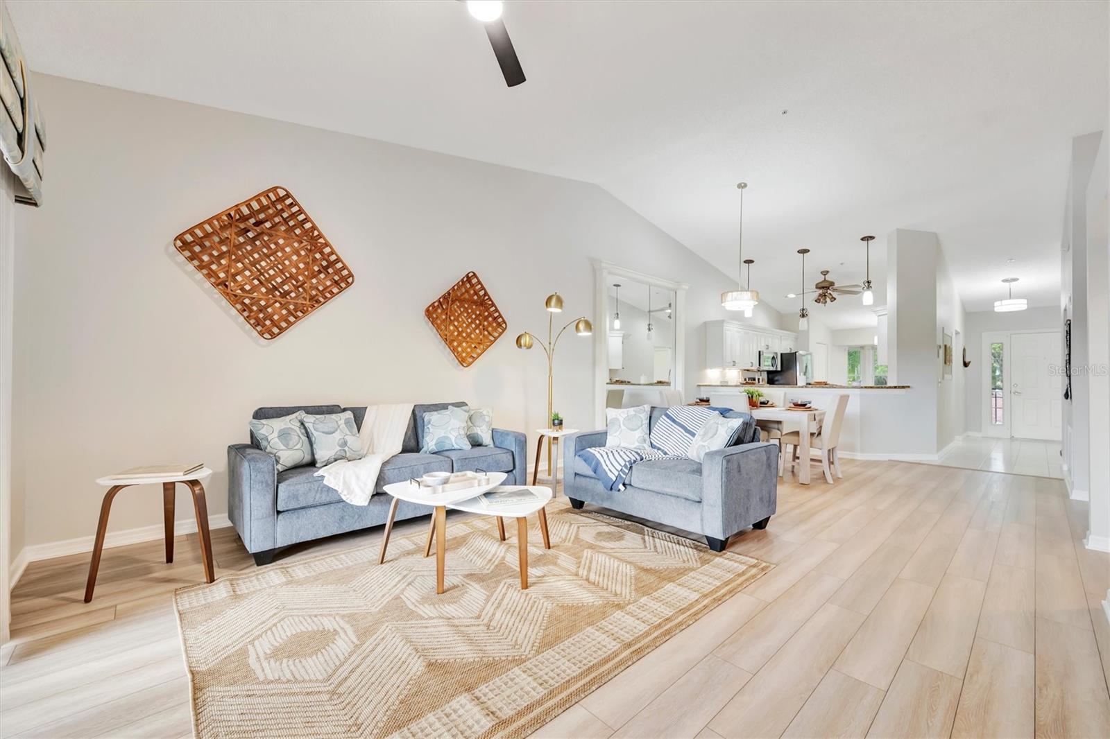 HERITAGE OAKS GOLF & COUNTRY CLUB - Residential