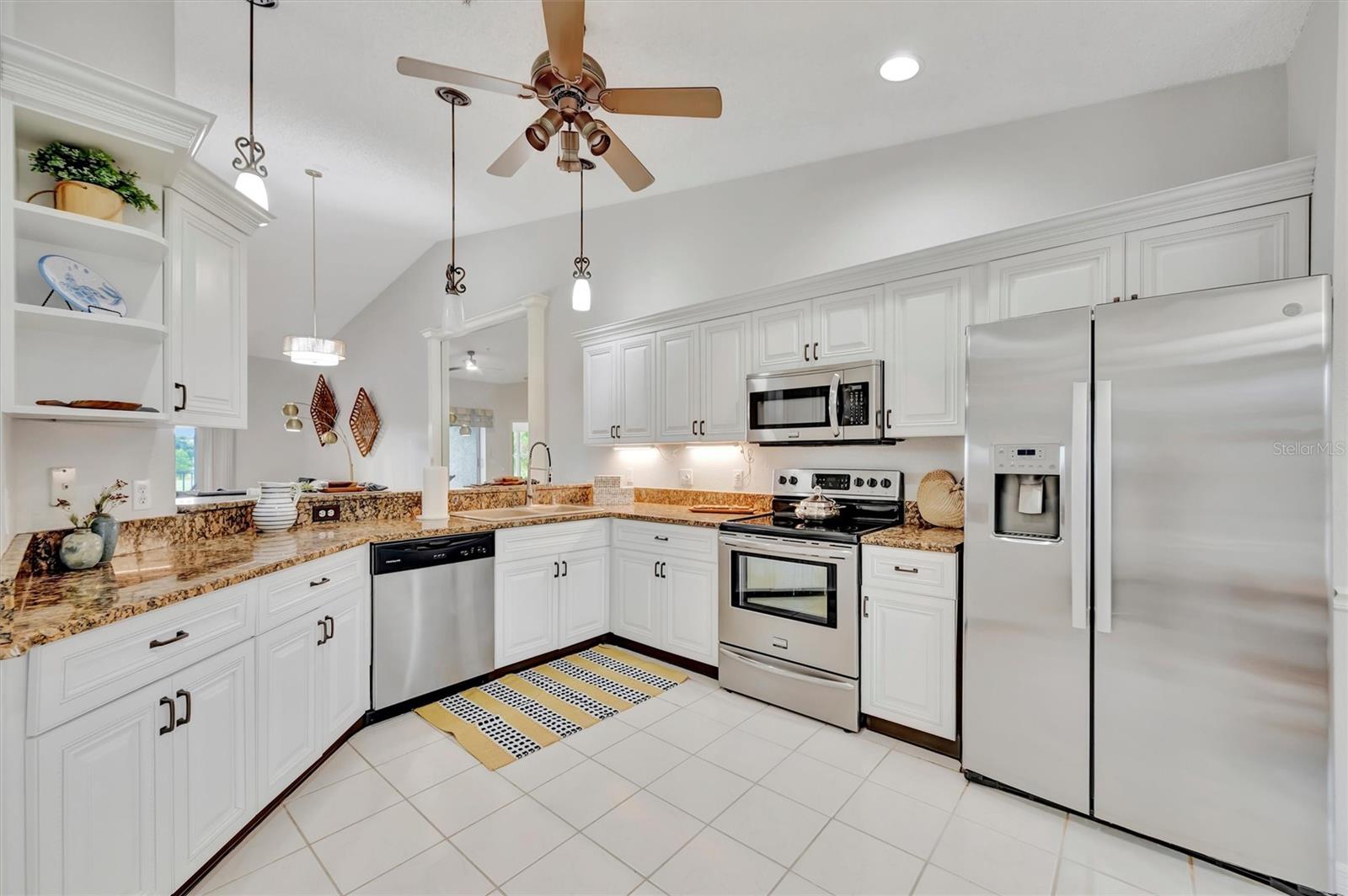 HERITAGE OAKS GOLF & COUNTRY CLUB - Residential