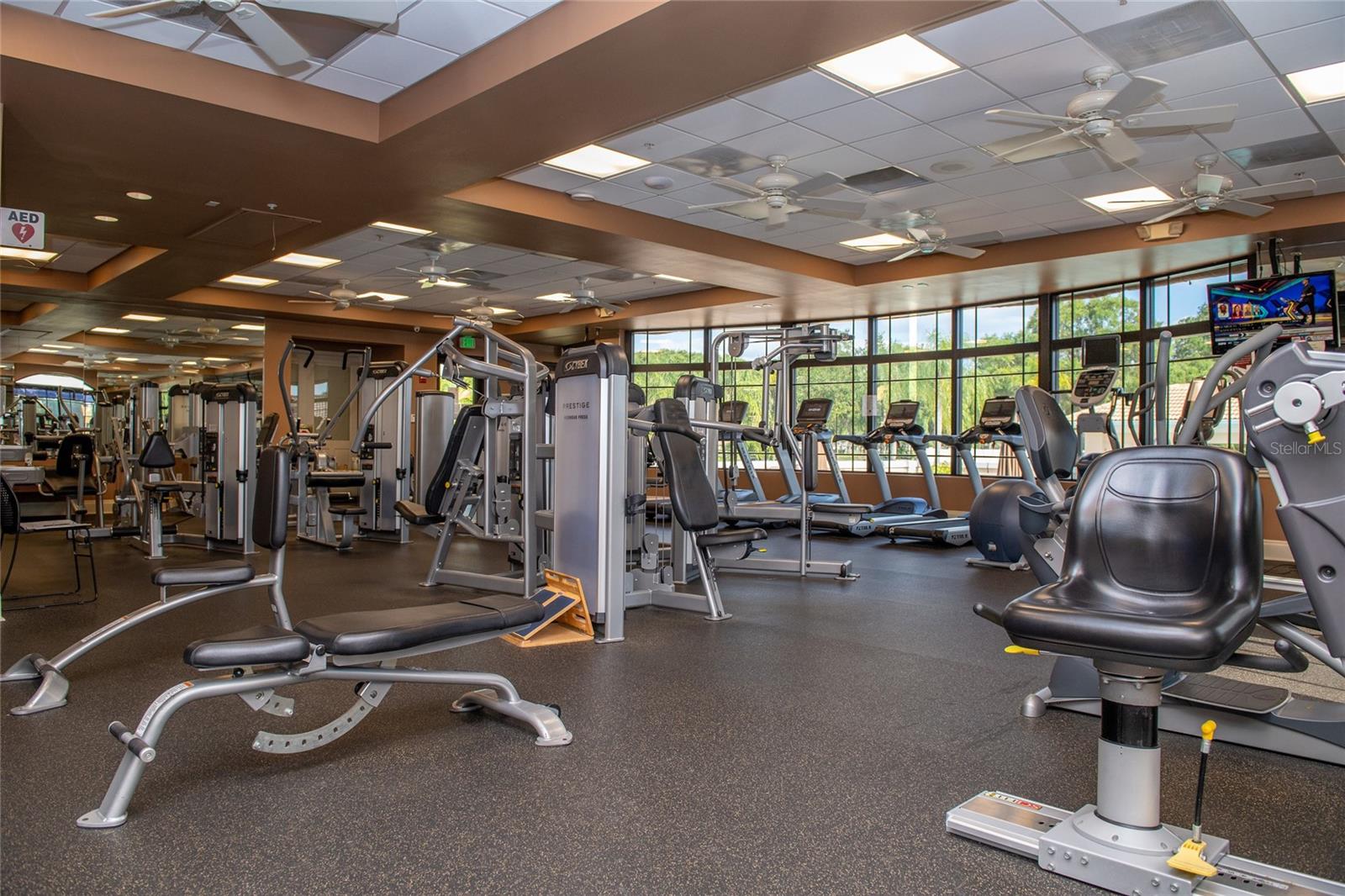 HERITAGE OAKS GOLF & COUNTRY CLUB - Residential
